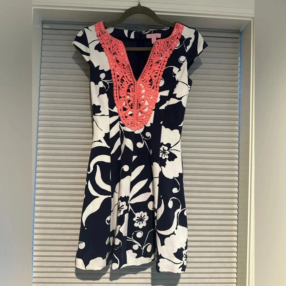 Lilly Pulitzer knit dress B-14